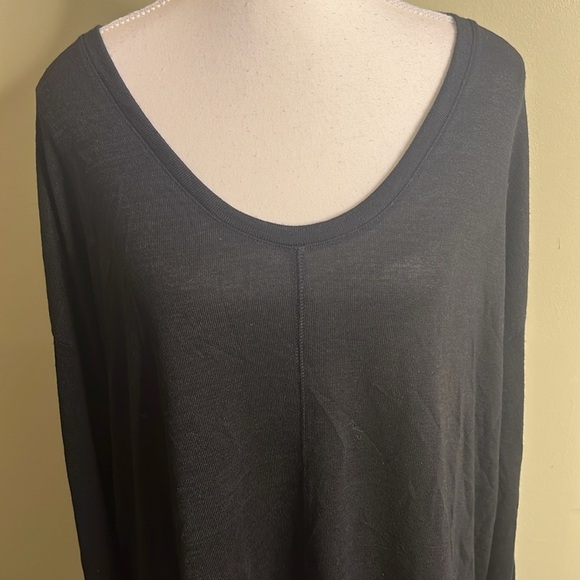 GAP long sleeve soft spun u-neck true black shirt - Picture 4 of 9